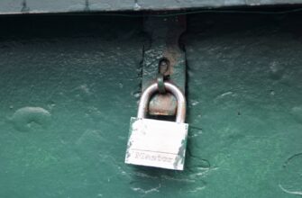 lock tokens cardano on aave low risk